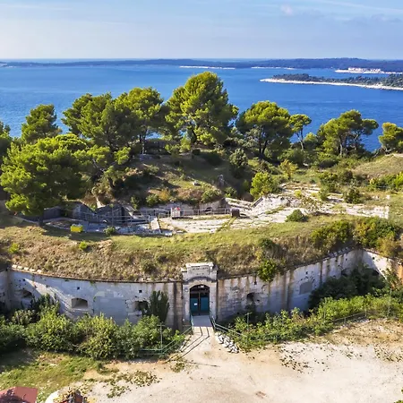Two-bedroom In Xi דירה *